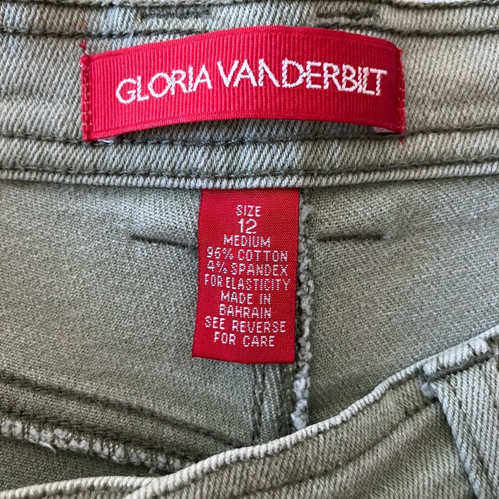 💥 3 for $15
GV SAGE GREEN JEANS